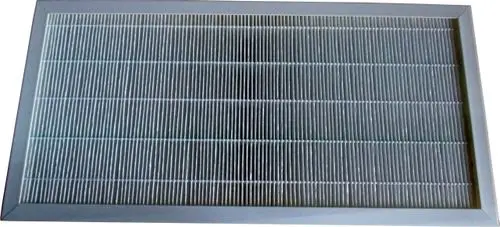 Kompaktfilter von Wolf mit geripptem Design, geeignet zur Luftfiltration in Geräten. Rechteckige Form mit einem Metallrahmen.